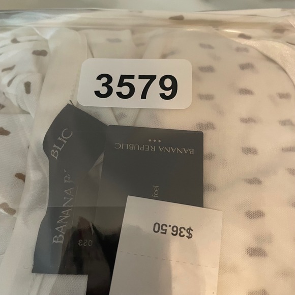 NWT Banana Republic Luxe Touch White Dotted Short Sleeve Tee Top Women's Medium - Picture 8 of 8